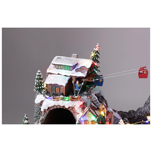 Villaggio Natale Deluxe musica movimento treno funivia LED colorati corrente 70x60x40 cm 9