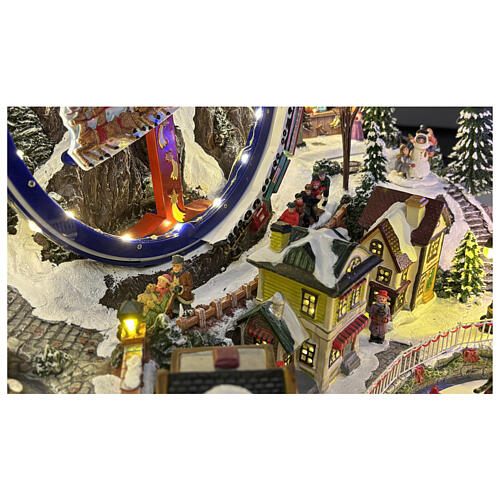 Villaggio Natalizio deluxe pattinatori giostre movimento LED musica 65x55x45 cm corrente 8