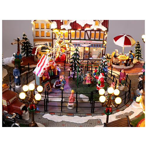 Villaggio Natalizio città pattinatori giostra movimento LED colorati 60x50x25 cm corrente 3
