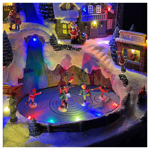 Scena di montagna con bambini che pattinano animati luci e musica 55x35x40 cm 6