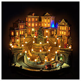 Municipio con albero di Natale e treno movimento con luci e musica 45x40x40 cm