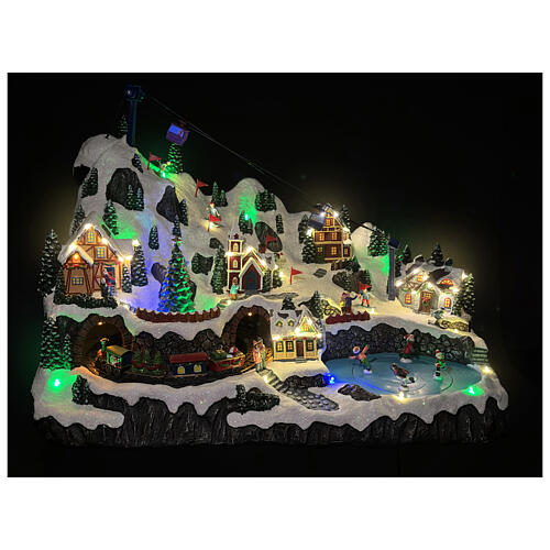 Village de montagne avec télécabine animée lumières et musique 60x35x40 cm 2