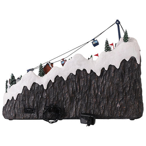 Village de montagne avec télécabine animée lumières et musique 60x35x40 cm 5