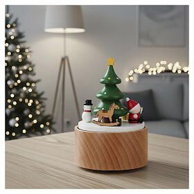 Wooden Christmas music box with tree and characters, 10 cm