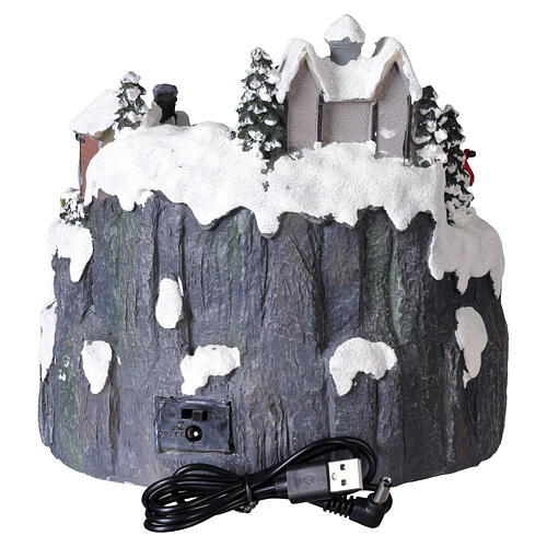 Weihnachtsdorf mit beweglichem Zug und Beleuchtung – 20 × 20 cm 6