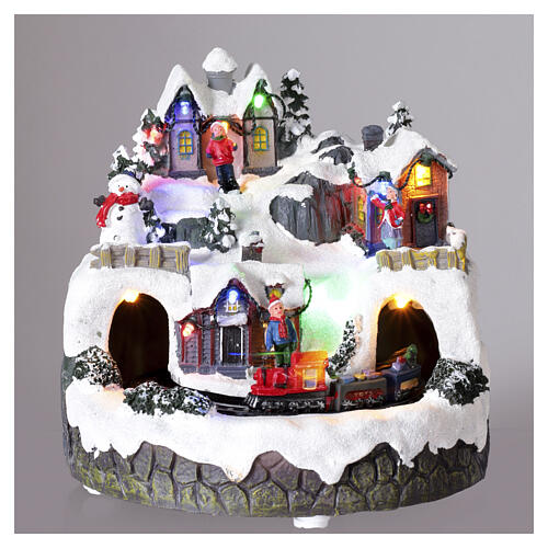 Pueblo navideño iluminado tren en movimiento música batería 20x20 cm 5