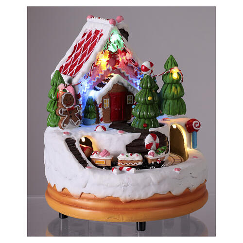 Villaggio di pan di zenzero con treno e luci 20x15 cm 4