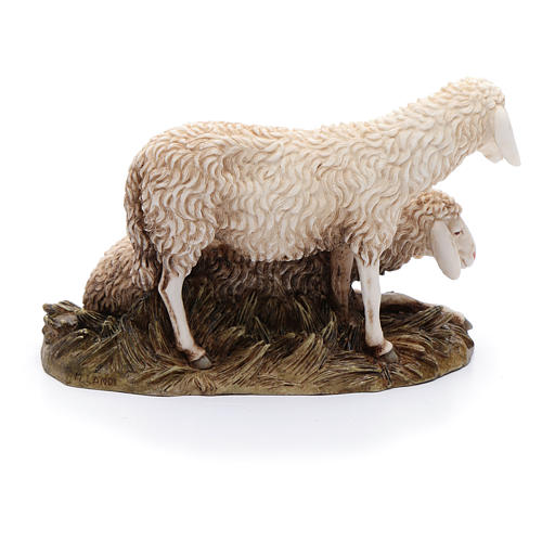 Grupo de dos ovejas 20 cm resina Moranduzzo 3
