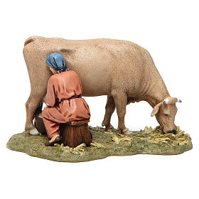 Melkerin mit Kuh aus Kunstharz für 13 cm Krippe von Moranduzzo