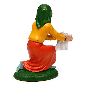Donna lavapanni per presepe di 10 cm 