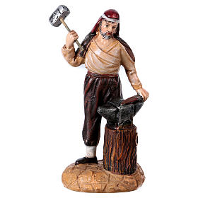 Fabbro con incudine per presepe di 10 cm resina colorata