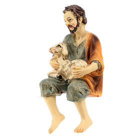 Pastor sentado com ovelha no joelho para presépio com figuras de resina de 12 cm de altura média