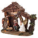 Nativité avec cabane résine peinte à la main lumière 20x20x10 cm s2