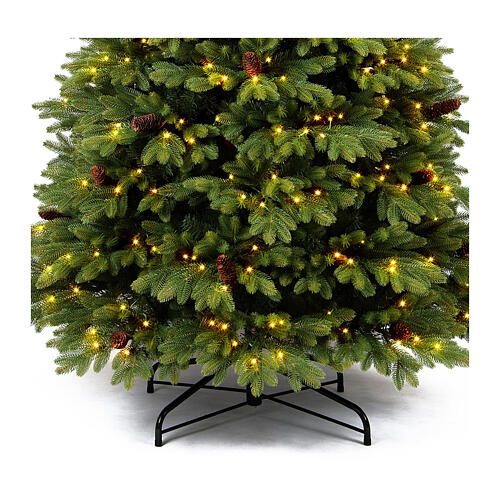 Prelit Christmas tree "Green", 650 warm white LEDs, 240 cm, removable pinecones, poly 3