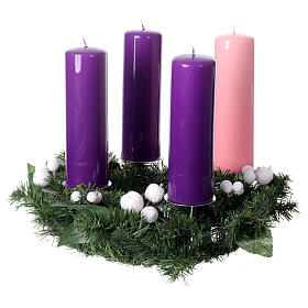 Set, Adventskranz mit Zapfen und weißen Beeren, Kerzenhalter und zylinderförmige glänzende Kerzen, 35 cm Durchmesser