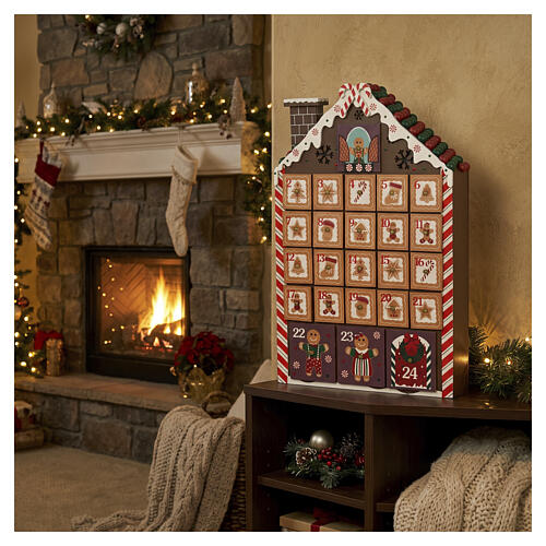 Calendario dell'Avvento casetta pan di zenzero in legno con 24 cassetti 40x25x5 cm 2
