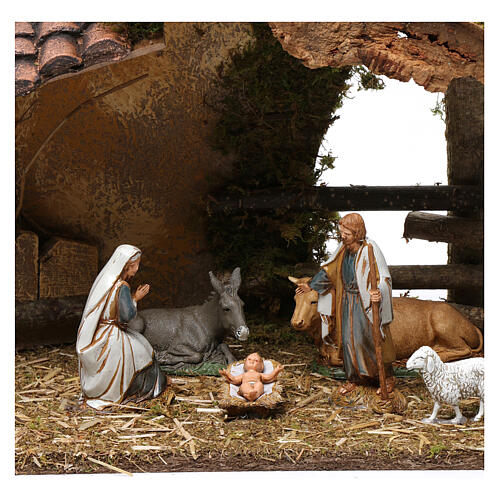 Stajenka z zadaszeniem z dachówek, ogrodzeniem i sceną narodzenia Jezusa, 30x60x20 cm do figurek 10-13 cm 2