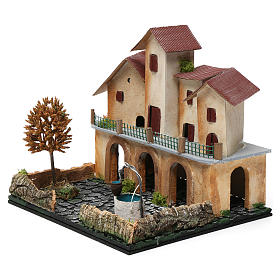 Borgo con piazza, pozzo, albero e porticato 25X25X20 cm per presepe