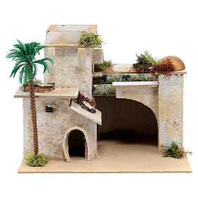 Casa en estilo árabe con palma y porche 20x25x20 cm