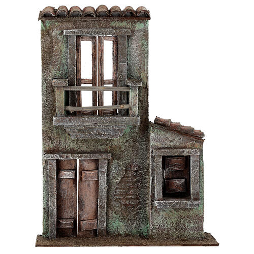 Fachada com porta, janela, balcão e telhado cenário para presépio com figuras altura média 9 cm, medidas: 31x22x5 cm 1