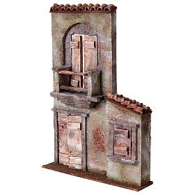 Fachada com balcão, porta e janelas cenário para presépio com figuras altura média 11 cm, medidas: 37x26,5x5 cm