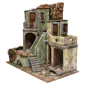 Grupo de casas em miniatura para presépio com figuras altura média 12 cm; medidas: 43,5x48x27 cm