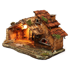 Cabaña con luz y lámpara efecto llama para belén Nápoles 40x25x25 cm