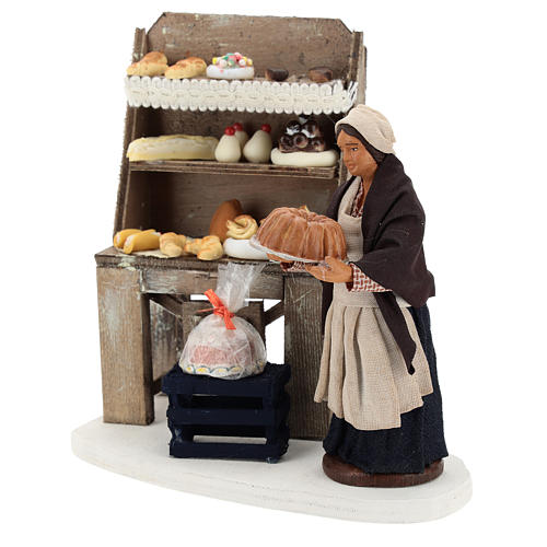 Ambientazione pasticceria con scaffalatura e pasticcera 13 cm 3