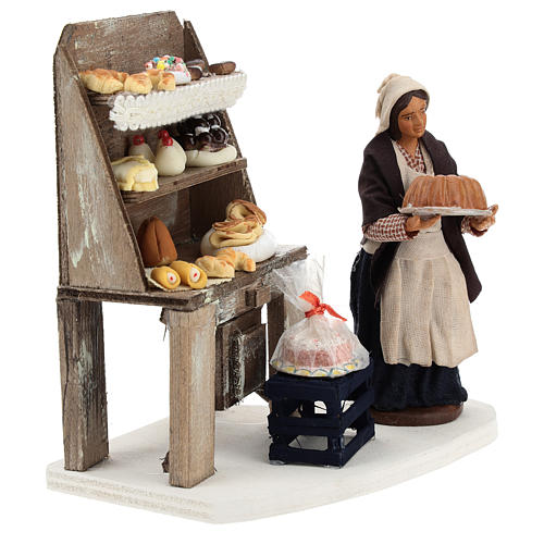 Ambientazione pasticceria con scaffalatura e pasticcera 13 cm 4