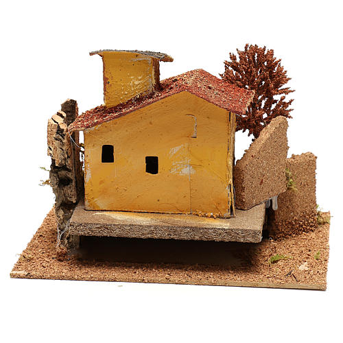 Casolare con albero e scalinata per presepe di 6 cm 4