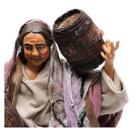 Donna con botti per presepe napoletano stile '700 di 30 cm 