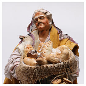 Vecchia con pagnotte per presepe Napoli stile '700 di 35 cm