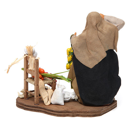 Venditrice di frutta e verdura per presepe napoletano 12 cm 4