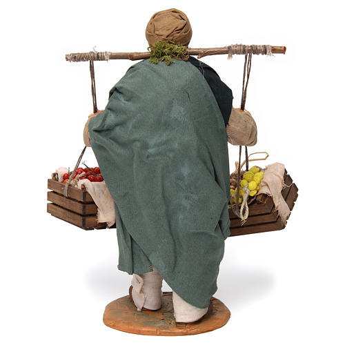 Hombre con dos cestas de fruta y verdura para belén napolitano 30 cm de altura media 4