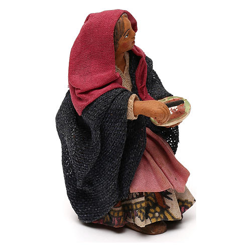 STOCK Sitzende Frau mit Pizza 10cm neapolitanische Krippe 3