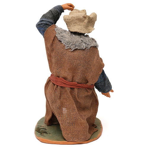 STOCK Kneeled man with basket, Neapolitan Nativity scene 30 cm 5