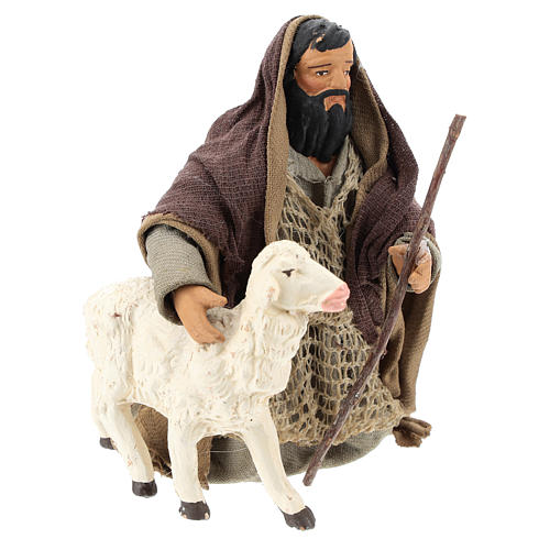 Pastor árabe de rodillas con ovejita 14 cm 4