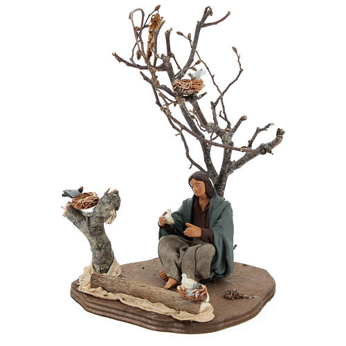 Femme assise sous un arbre avec oiseaux crèche 14 cm 3