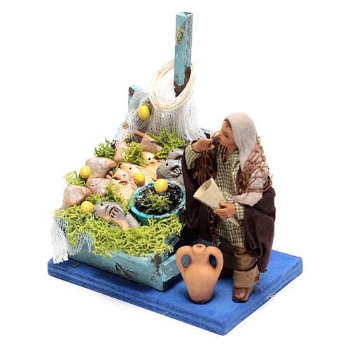 Fishmonger with fish stand 10x10x10 cm, for 10 cm Neapolitan nativity 2
