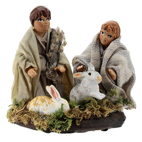 Duas crianças com coelhos terracota para presépio napolitano com figuras de altura média 8 cm 1