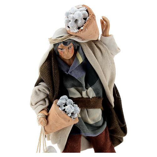 Mężczyzna noszący sery i ricottę, figurka z terakoty, 12cm 2