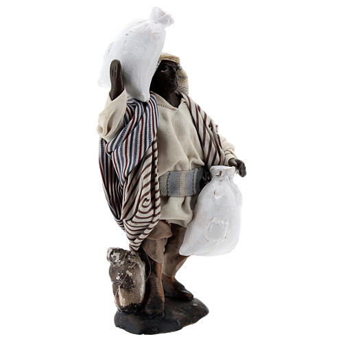 Figurka mężczyzny o ciemnej karnacji z workiem, terakota, szopka neapolitańska, 12 cm 4