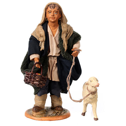 Menino com ovelha e cesto para presépio com figuras de altura média 30 cm 1