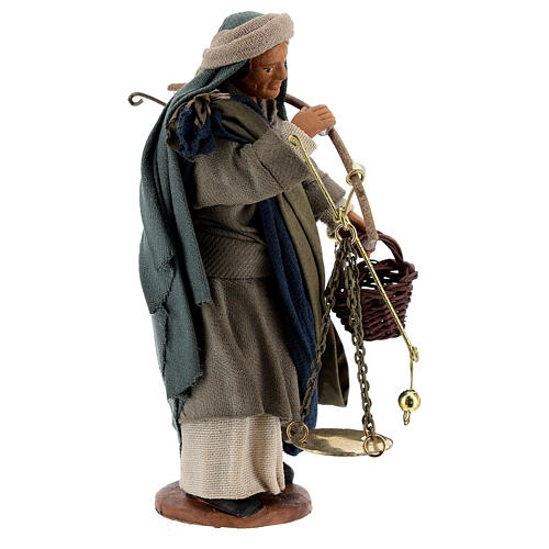 Pastor com balança e cesto para presépio napolitano com figuras de altura média 13 cm 4