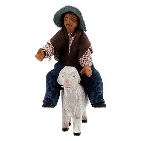 Junge auf Schaf für Neapolitanische Krippe, 10 cm