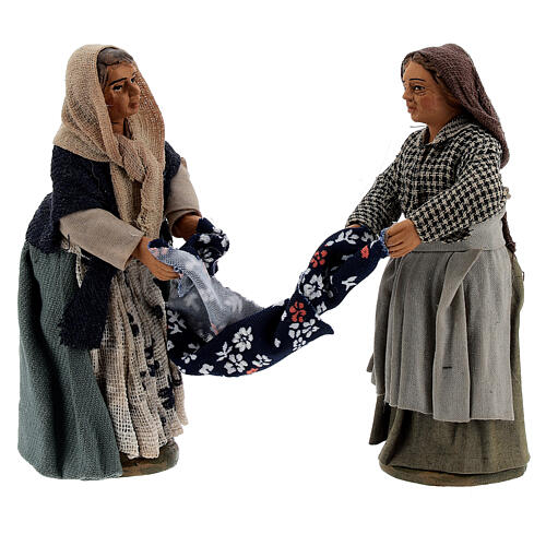 Mulheres dobrando lençol para presépio napolitano com figuras de altura média 10 cm 1
