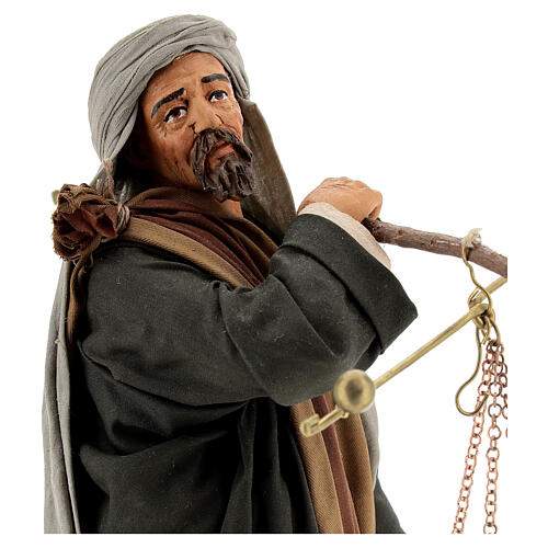 Pastore con bilancia presepe Napoli 30 cm 2