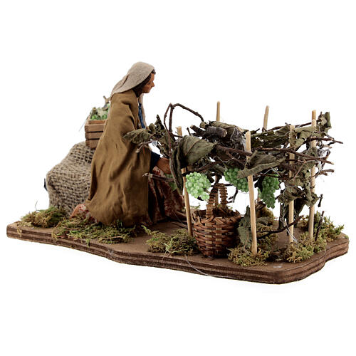 Woman harvesting grapes Neapolitan Nativity scene movement 12 cm 4