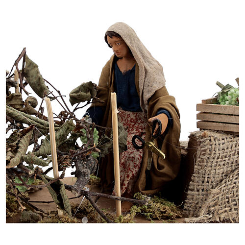 Woman collecting grapes, animated Naples nativity 12 cm 2