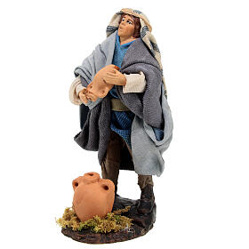 Mann leert Krug für nepolitanische 12 cm Krippe Terrakotta